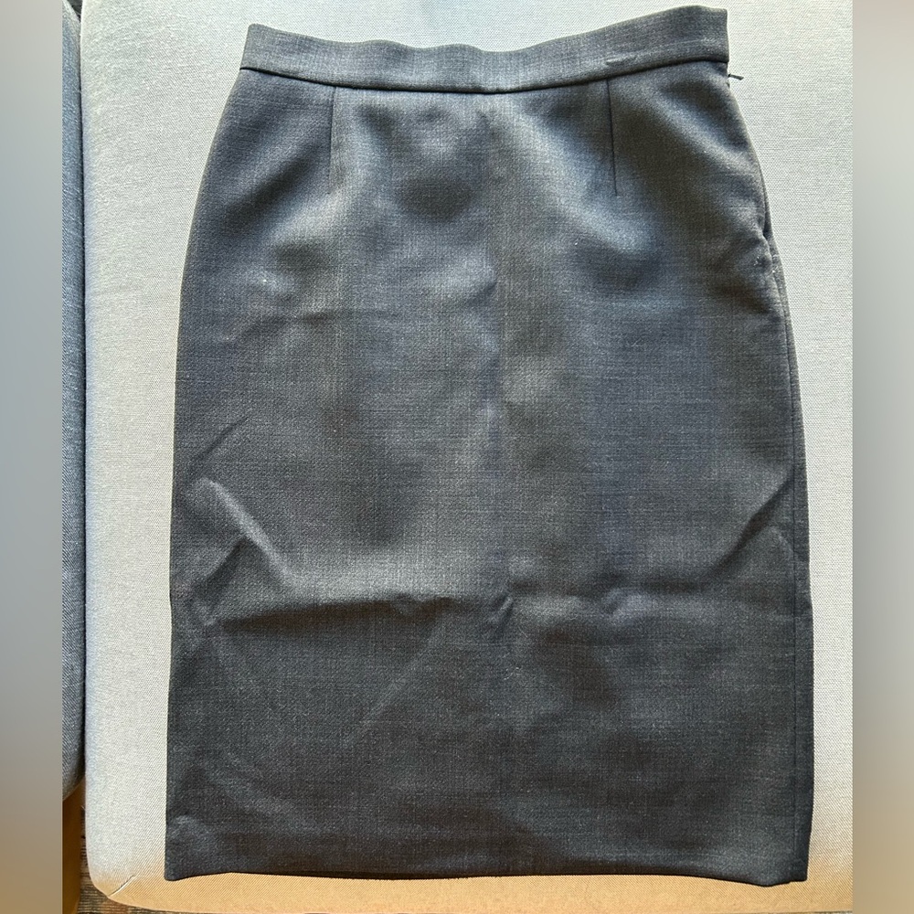 Tory Burch charcoal Wool Skirt. Size 2